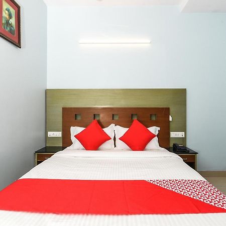 Hotel Balaji Grand Kākināda Exterior foto