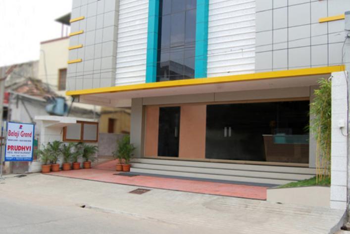 Hotel Balaji Grand Kākināda Exterior foto