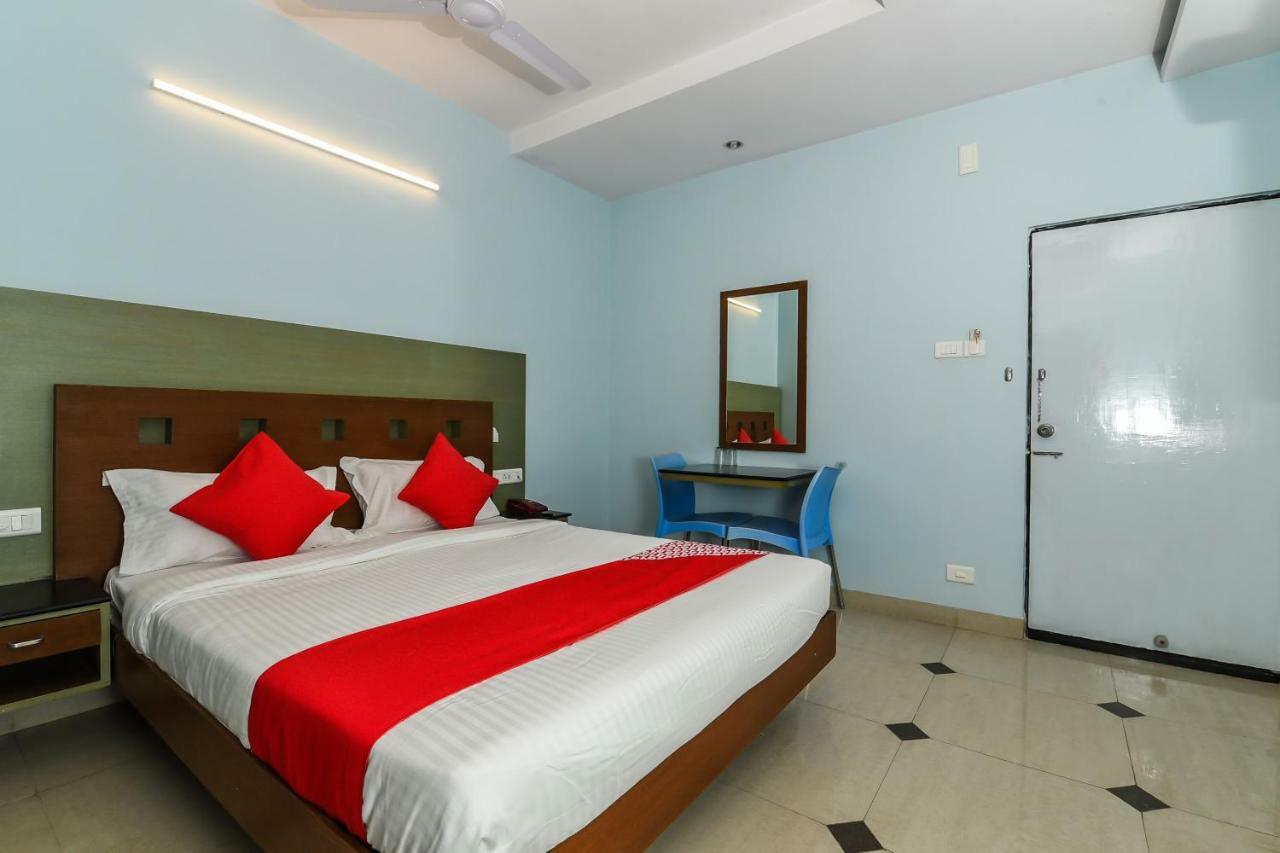 Hotel Balaji Grand Kākināda Exterior foto