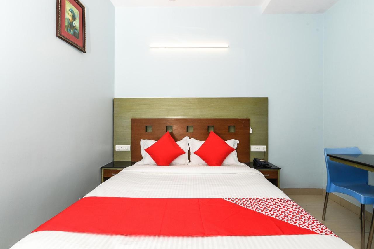 Hotel Balaji Grand Kākināda Exterior foto